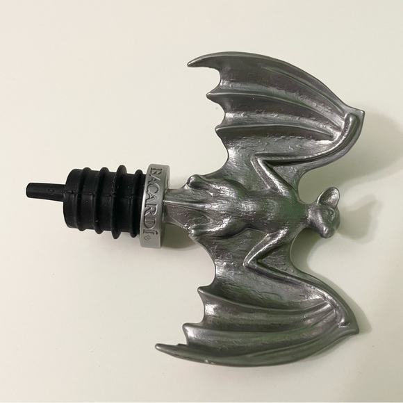 Bacardi Rum Gothic Bat Liquor Bottle Spout Pourer Stopper Top Metal Pewter Bar - Picture 14 of 16